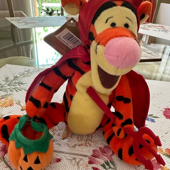 Disney Halloween Devil Tigger 9" Beanie New With Tag - Picture 1 of 6